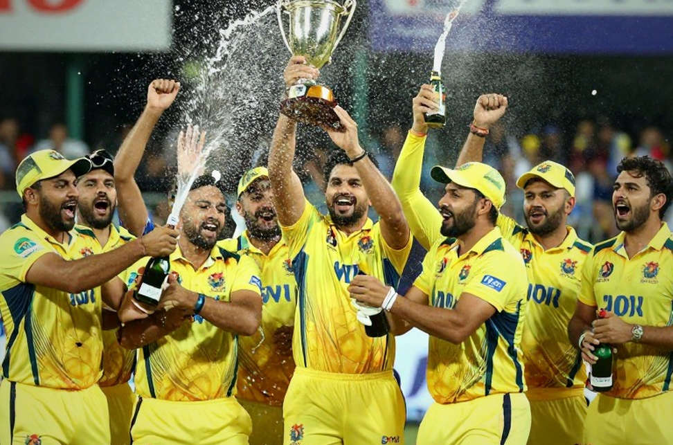 নিলামের কোলাহল, চুক্তির নীরবতা: ক্রিকেটের ট্রান্সফার উইন্ডোয় আসলে কী কেনা হয়